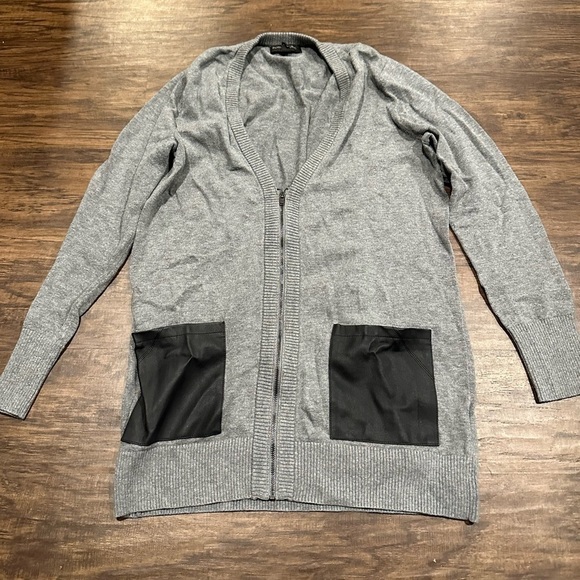 Banana Republic Women’s Grey Sweater Size Small - Picture 1 of 4